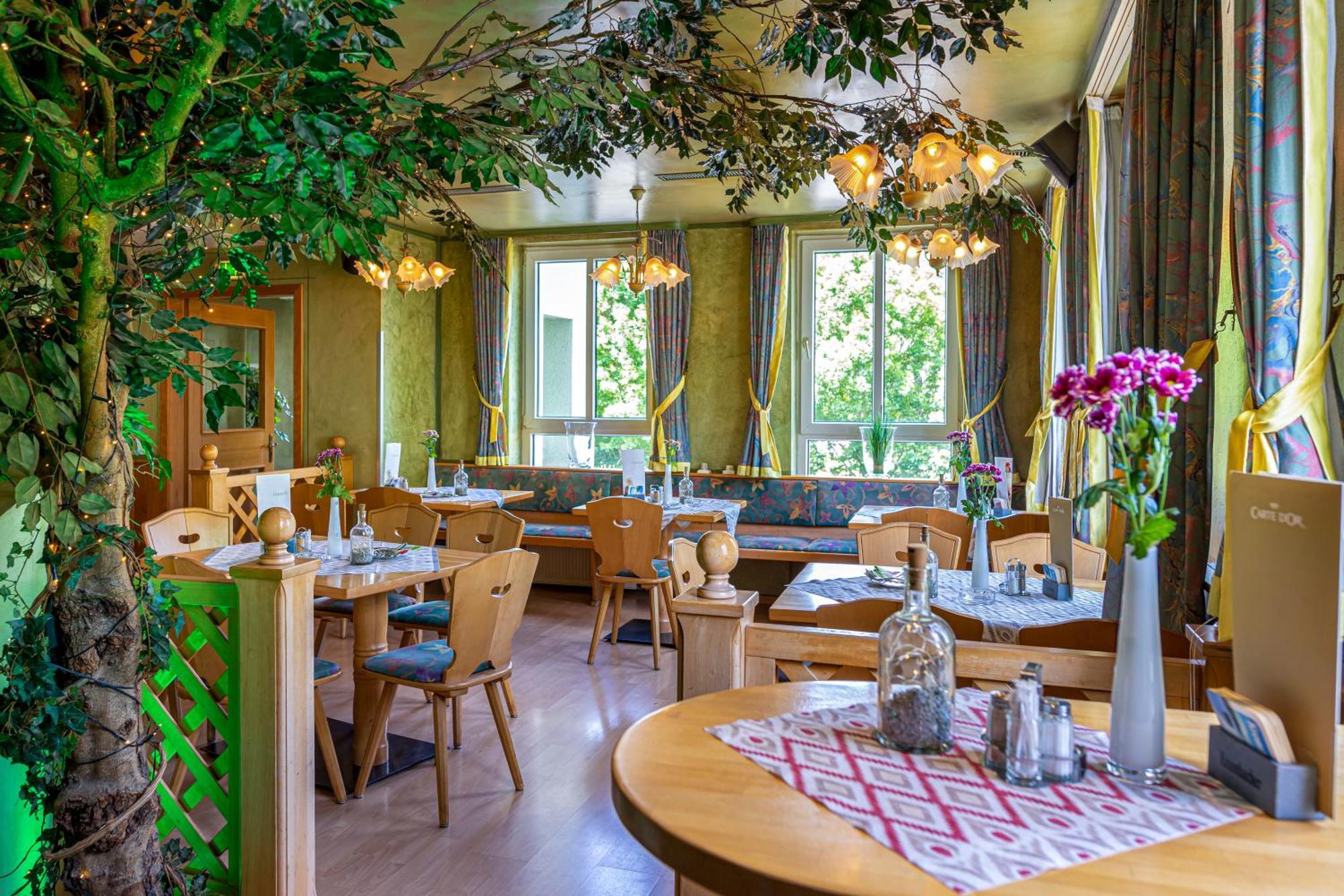 Landhotel Zum Niestetal מראה חיצוני תמונה