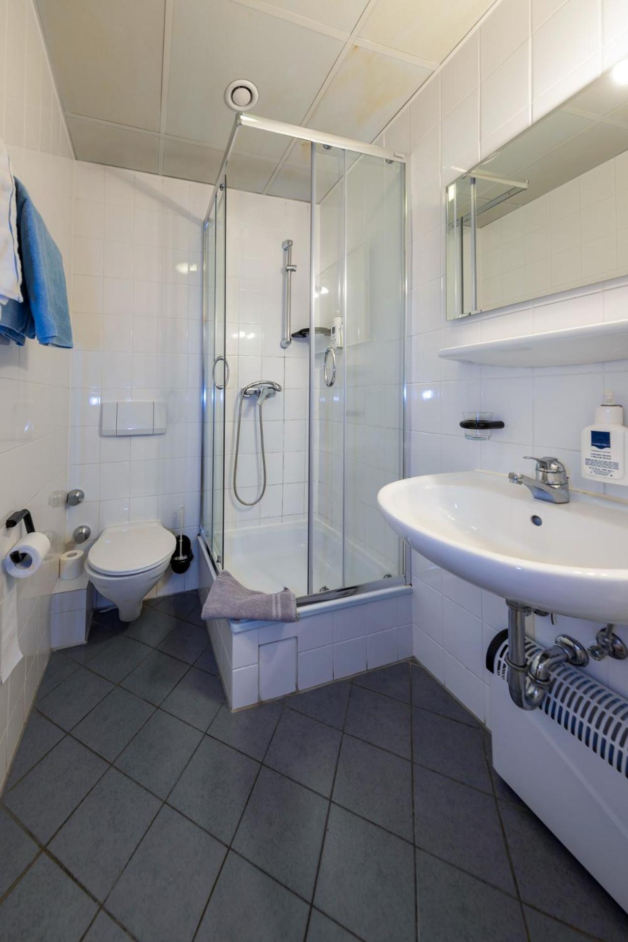 Landhotel Zum Niestetal מראה חיצוני תמונה